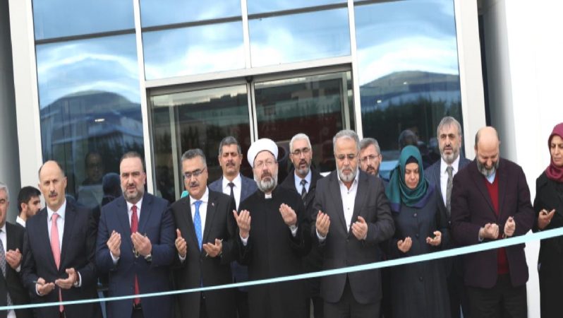 Dini Yayınlar Genel Müdürlüğü Hizmet Binası dualarla açıldı