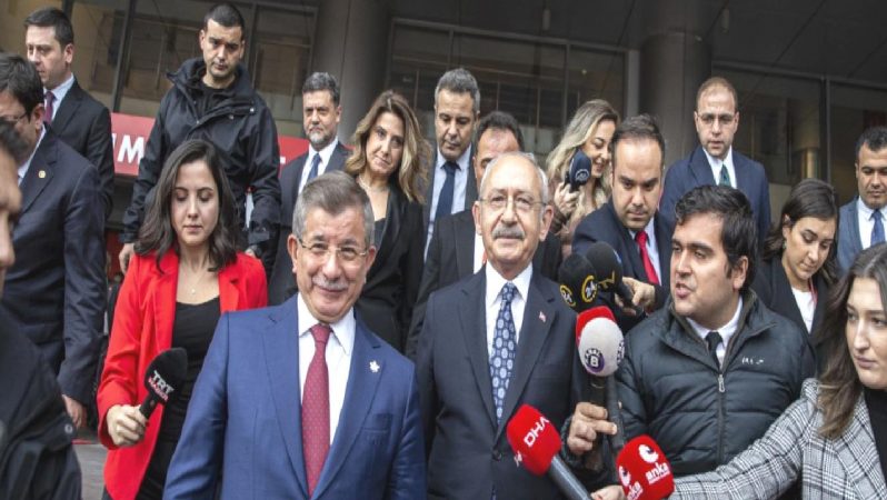 Kemal Kılıçdaroğlu, Ahmet Davutoğlu ile bir ortaya geldi