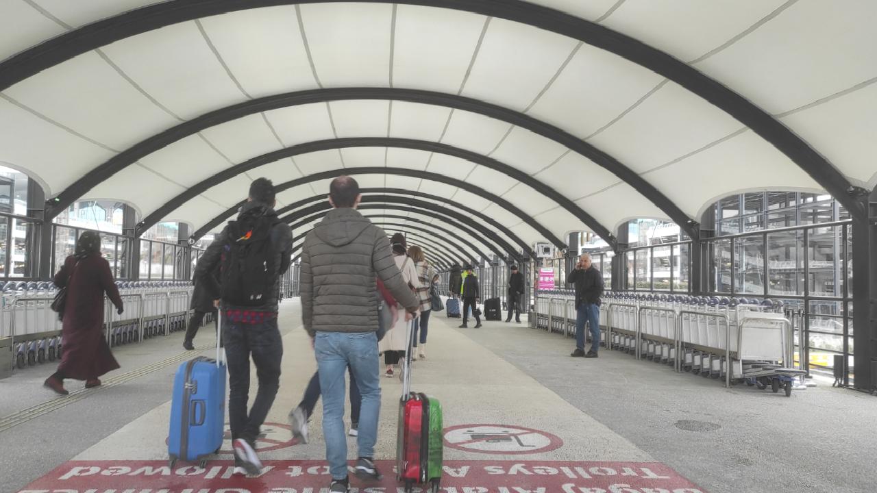 En süratli metro yolcu taşımaya başladı