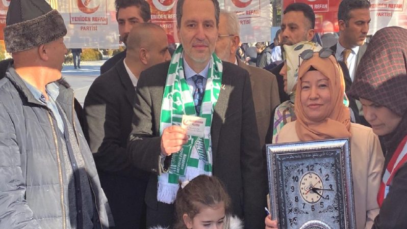 Fatih Erbakan, Kırşehir’de vatandaşlara cet tohumu dağıttı
