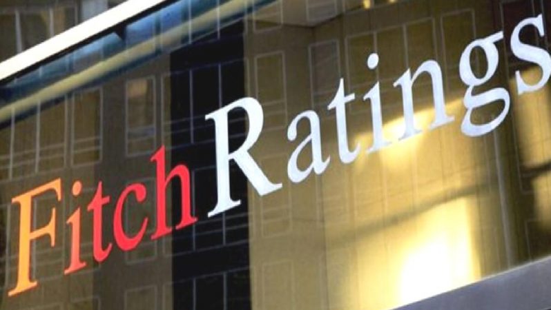 Fitch Yunanistan’ın kredi notunu yükseltti