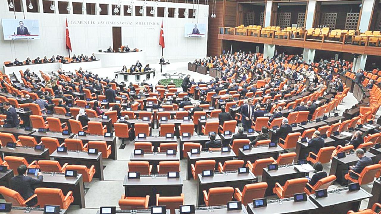 Kamu kontratlı işçisine takım verilmesine ait kanun yayımlandı