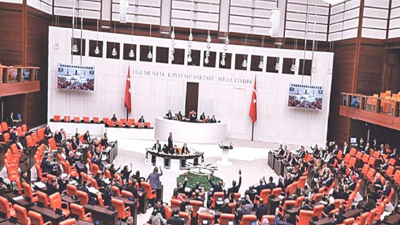 Kontratlı işçiye takım teklifi kuruldan geçti