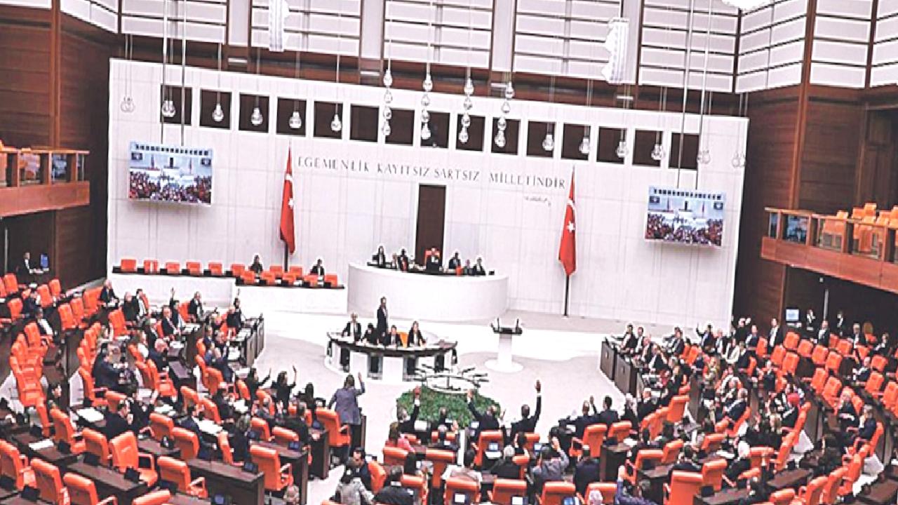 Kontratlı işçiye takım teklifi kuruldan geçti